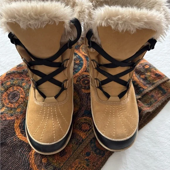 Sorel Camel and Ebony Snow Boots - Picture 2 of 4